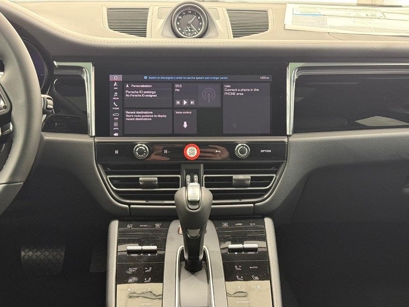 2026 Porsche Macan Base