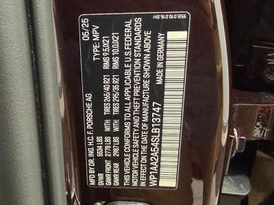 2025 Porsche Macan Base