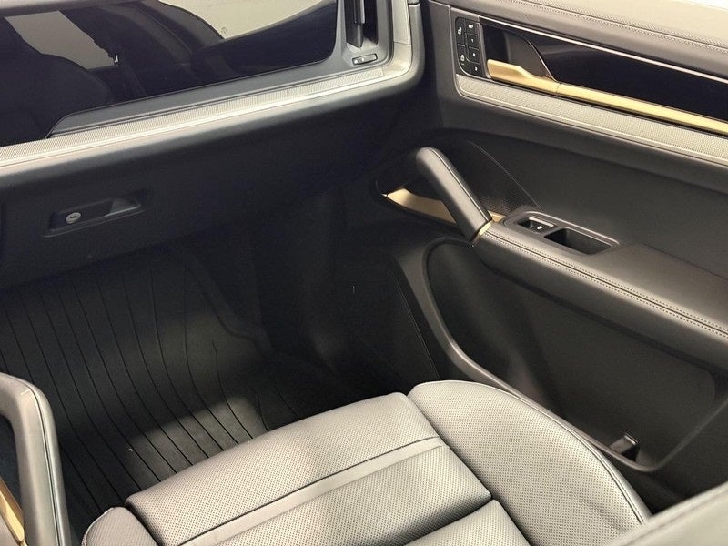 2025 Porsche Cayenne Base