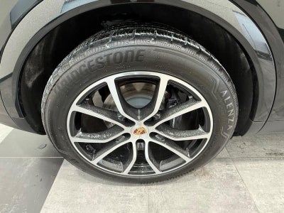 2025 Porsche Cayenne Base