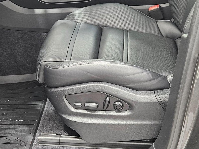 2025 Porsche Cayenne Base