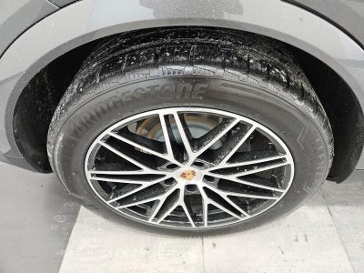 2025 Porsche Cayenne Base