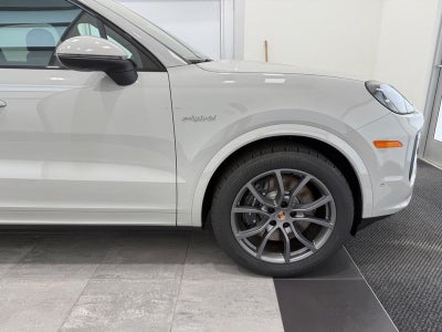 2025 Porsche Cayenne E-Hybrid Base
