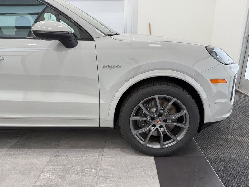 2025 Porsche Cayenne E-Hybrid Base