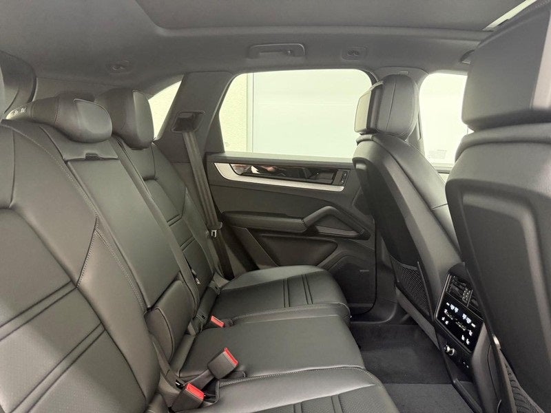 2025 Porsche Cayenne E-Hybrid Base