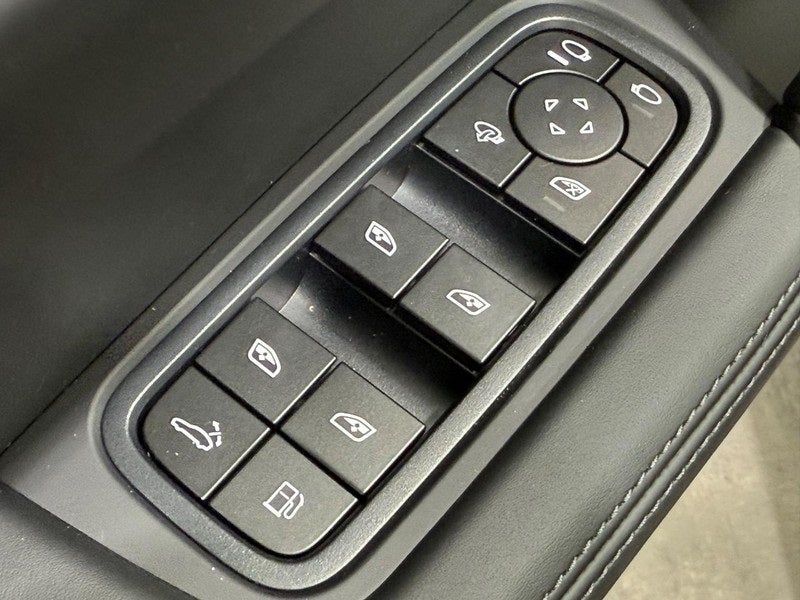 2025 Porsche Cayenne E-Hybrid Base