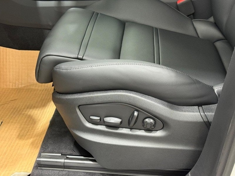 2025 Porsche Cayenne E-Hybrid Base