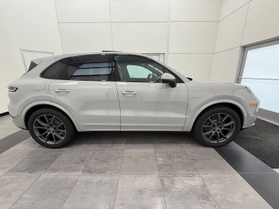 2025 Porsche Cayenne E-Hybrid Base