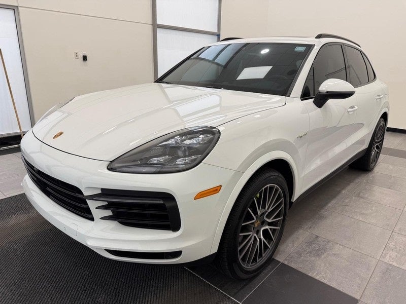 2022 Porsche Cayenne E-Hybrid Base