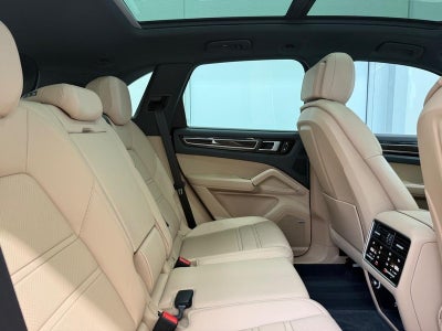 2022 Porsche Cayenne E-Hybrid Base