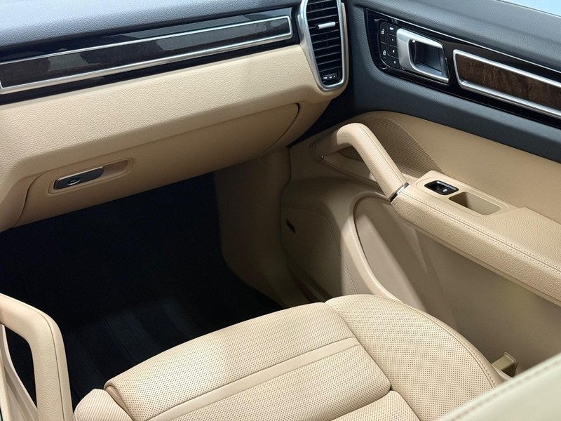 2022 Porsche Cayenne E-Hybrid Base