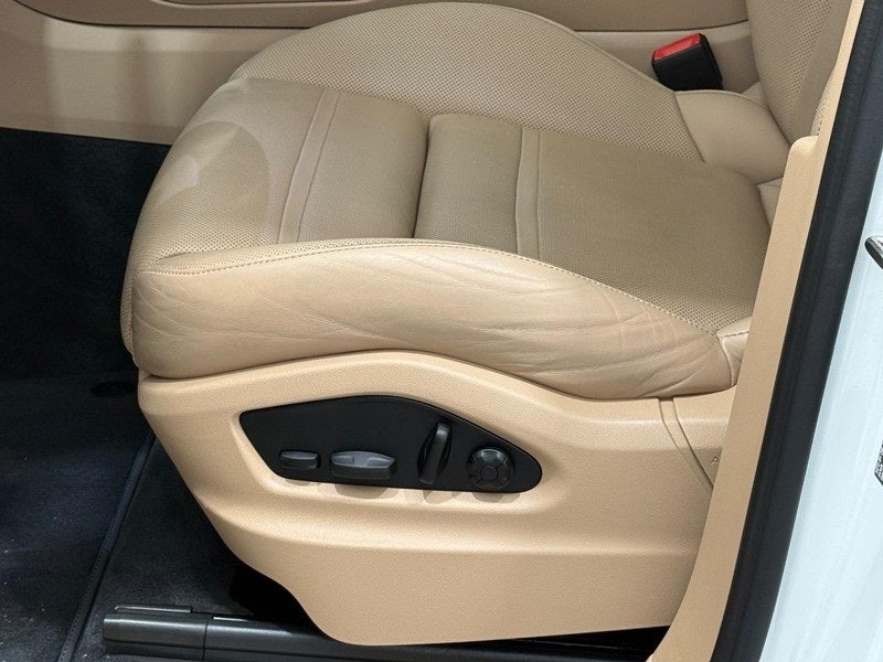 2022 Porsche Cayenne E-Hybrid Base