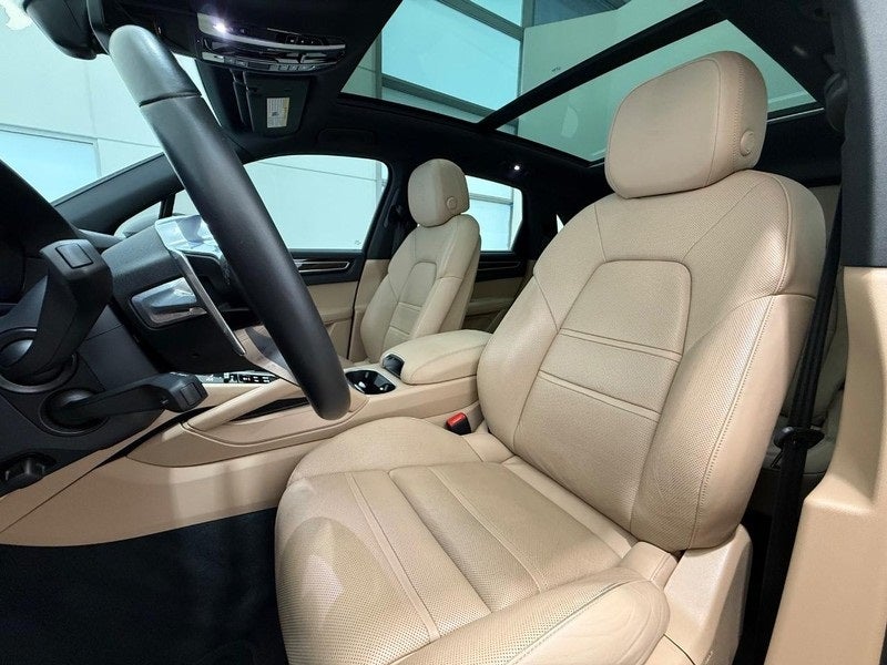 2022 Porsche Cayenne E-Hybrid Base