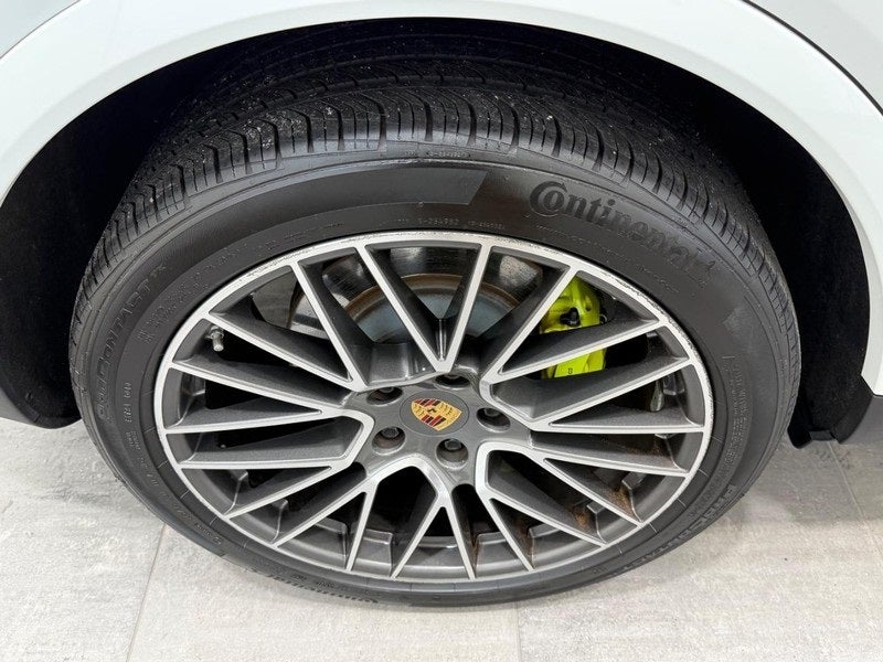 2022 Porsche Cayenne E-Hybrid Base